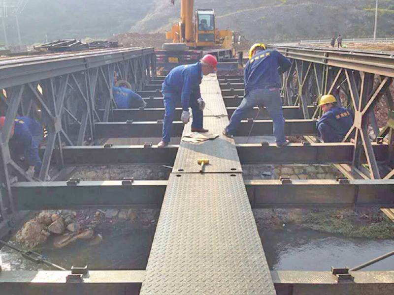 compact 100 panel Bailey Steel bridge Under erection