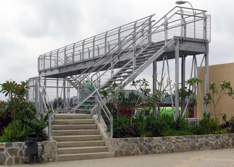 Prefabricated steel pedestrian bailey footbridge For Pessenger walking