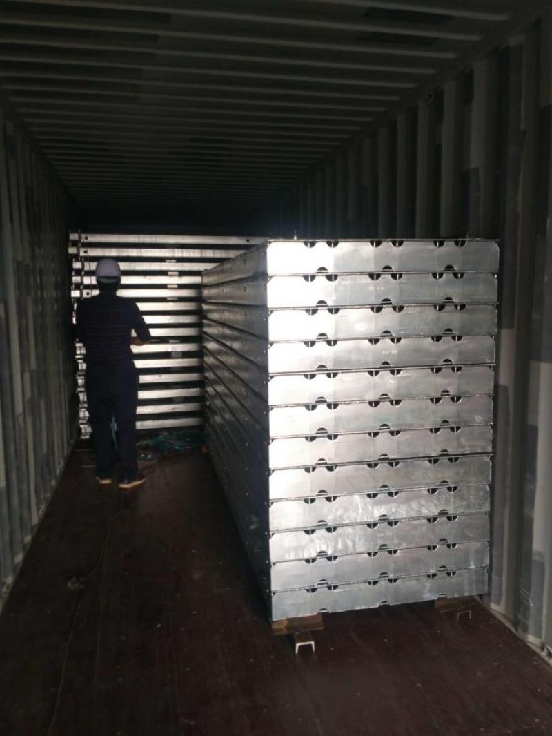 Prefabricated Bailey Bridge Truss Panels Loading into 40feet HQ Containers Manually