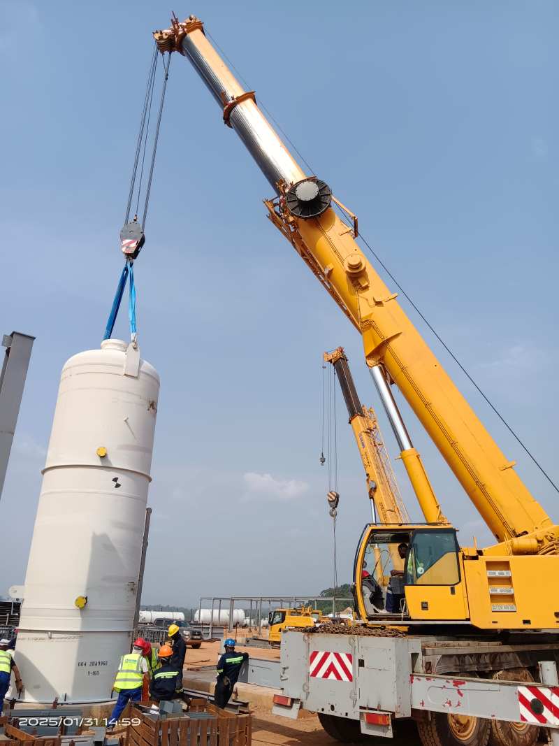 Pressure vessel lift installation