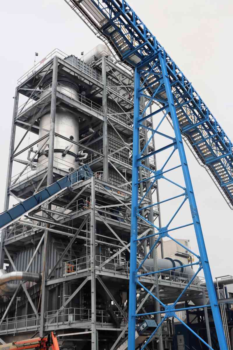 20220429 open air pipe belt conveyor structure lift on gantry supports