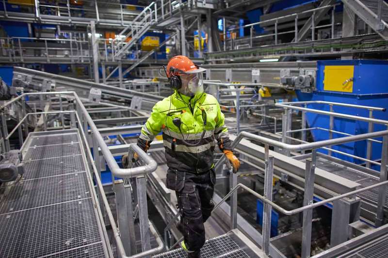 Indoor platform mezzanine steelworks