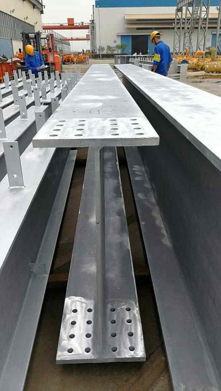 RAAF_Aircraft_Hangar_Steel_Structures_Australia_07_roof-rafter-cleaning-before-galvanization