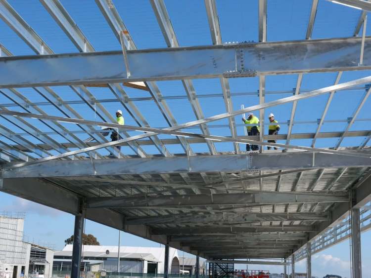 RAAF_Aircraft_Hangar_Steel_Structures_Australia_09_Roof-purlin-installation