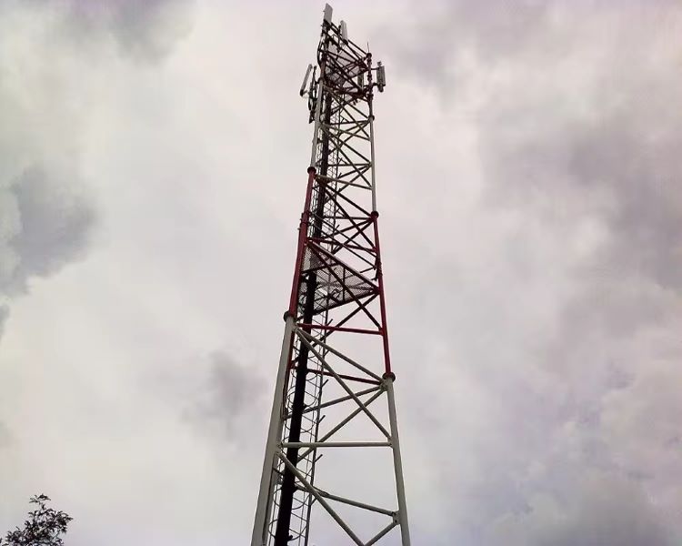 Triangular_Radio_Telecom_Tower_2