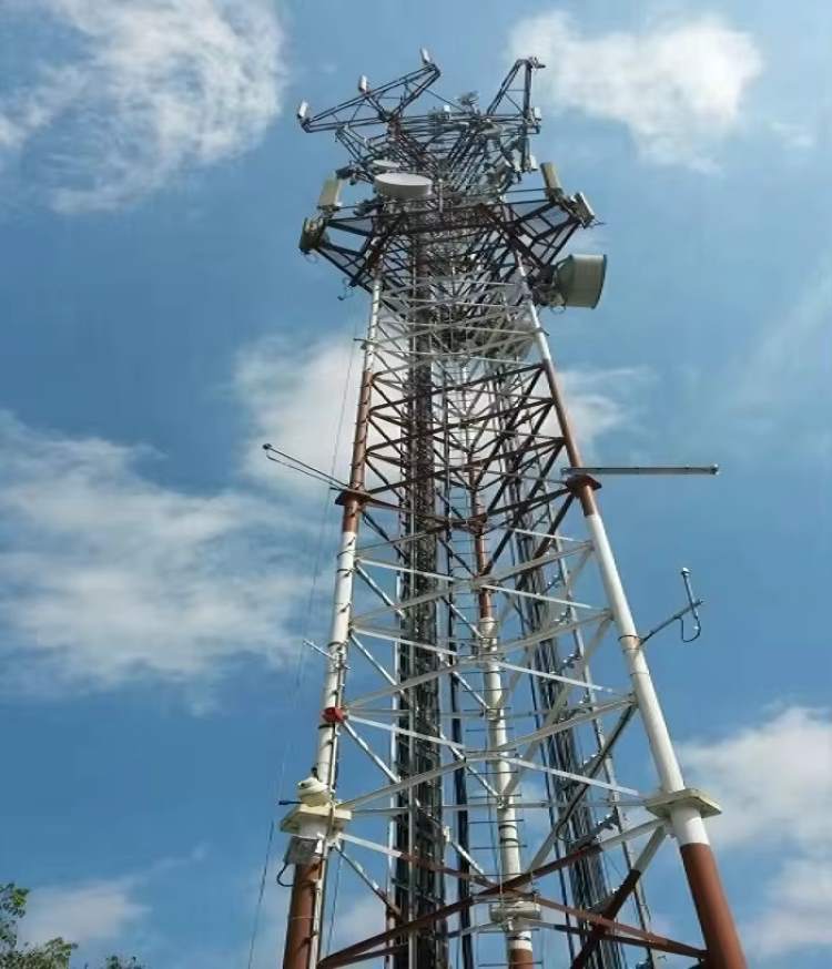 Triangular_Radio_Telecom_Tower_3