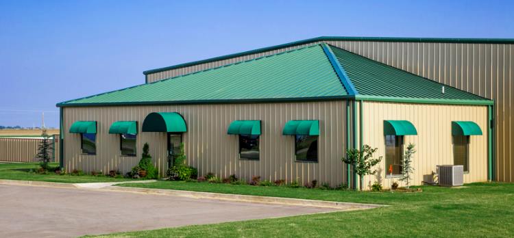 Metal_building_roofs_8_hip-roof-metal-building