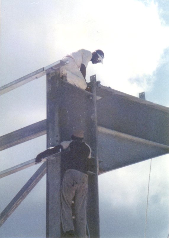 Heineken_Brewery_Workshop_Steel Structure_Building_Bahamas_Construction_begins_on_the_brewery_building_Roof_rafter_frame_beams_installation