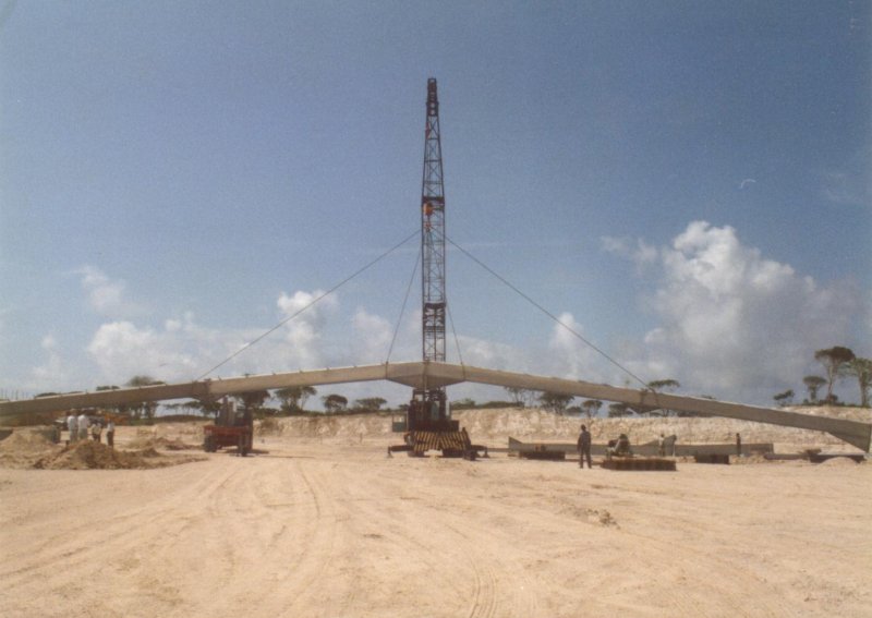 Heineken_Brewery_Workshop_Steel Structure_Building_Bahamas_The_local_erection_team_at_work_under_the_supervision_of_our_erection_manager