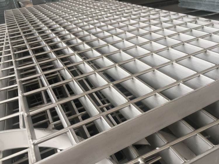 High Level Walkway Stainless Steel Structures:Stainless steel gratings floor slab and stair treads 