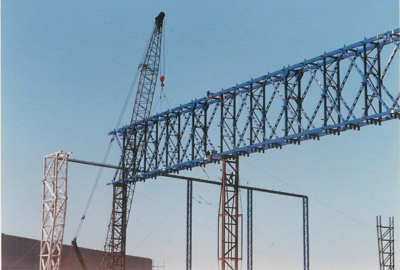 aircraft-hangar-giant rafter truss installation lifting crawler crane bolted connection