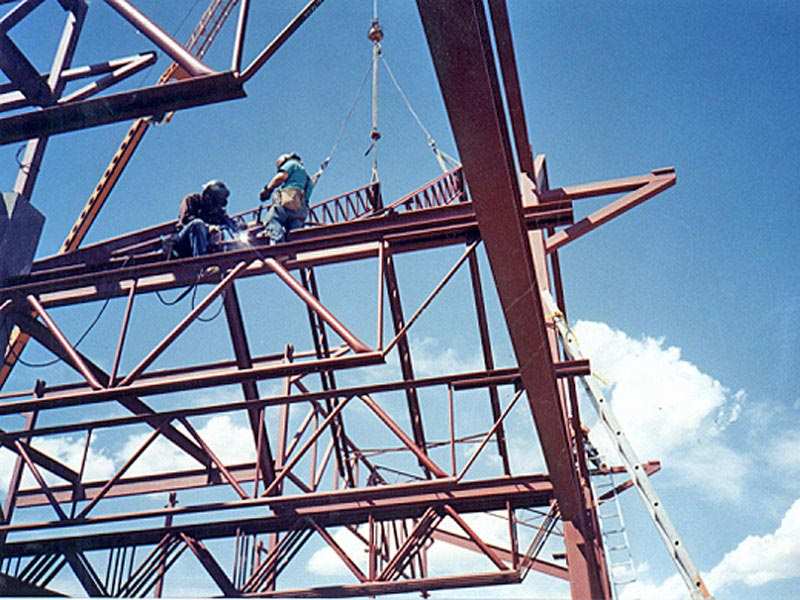 commercial Outlet Mall Large span truss joist installation