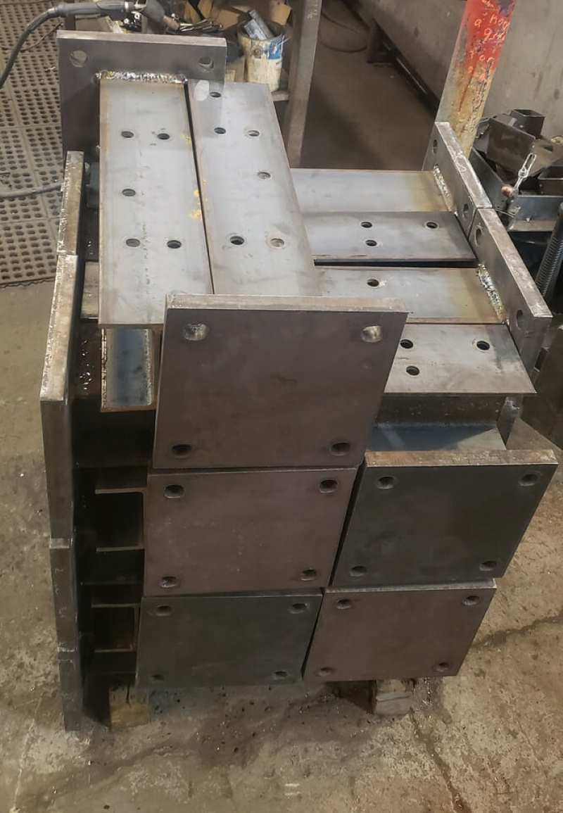 Steel base plated posts for highway guardrails