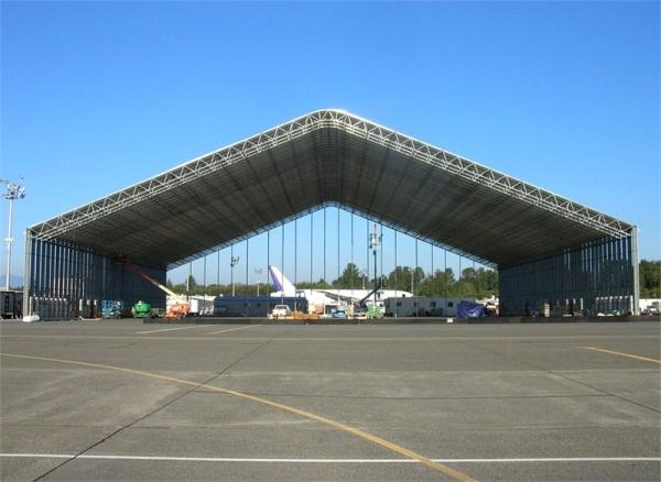 Dip Galvanized Steel Aircraft Hangar Buildings Durable , Bespoken Design