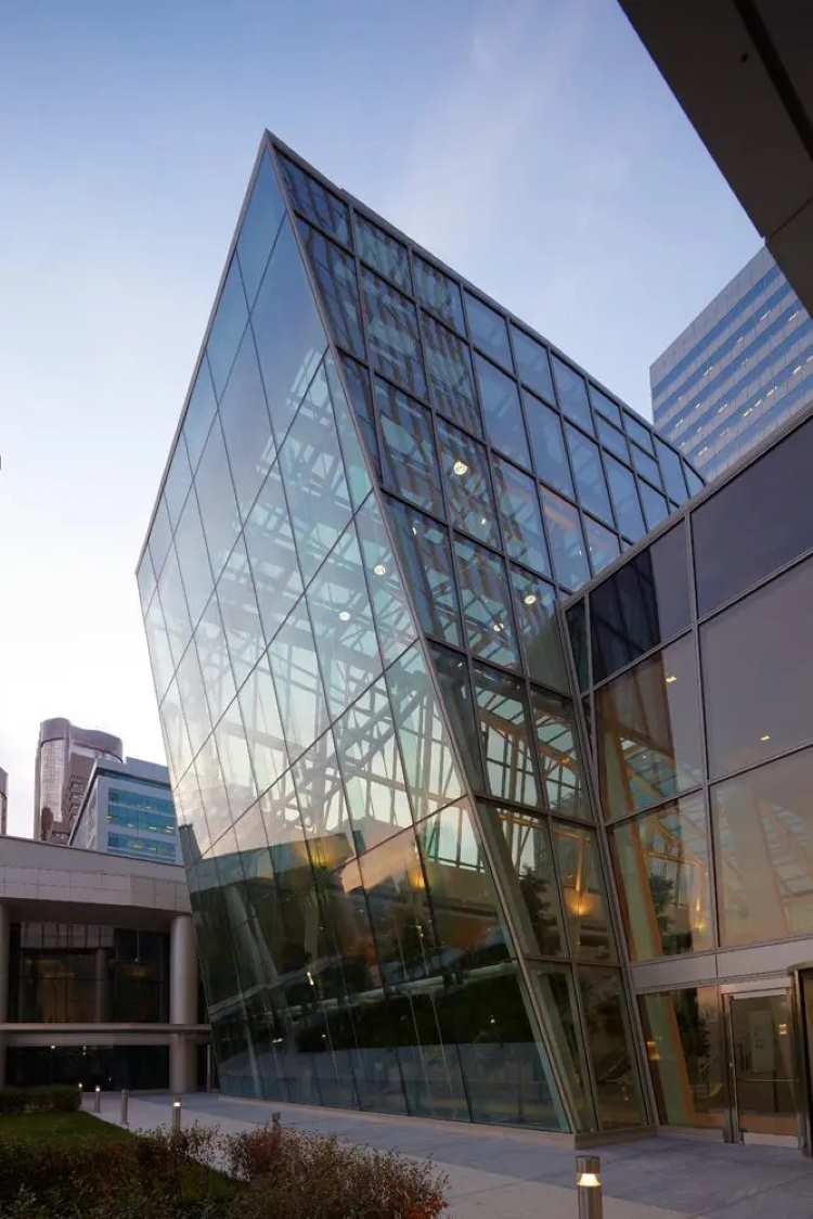 Triple laminated Glass Fins Inclined Atrium Wall Facade | Architecturally Exposed Steel